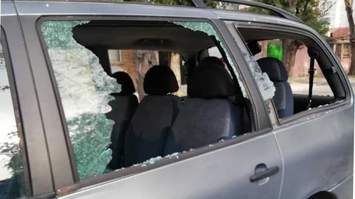 Вандали потрошиха стъклата на няколко автомобила във Варна, граждански патрули в помощ на полицията