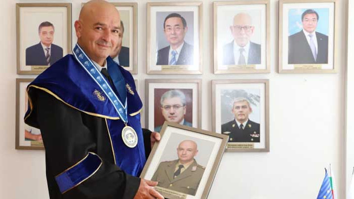 Ген. Мутафчийски стана “Доктор хонорис кауза” на Военноморското училище