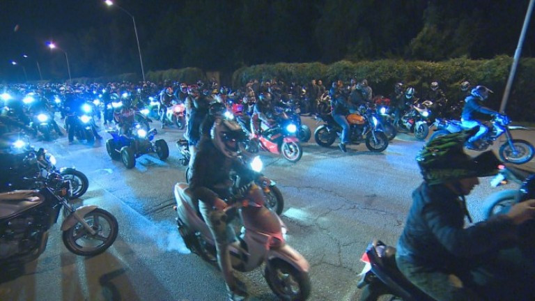 Мотористи излязоха на нощно шествие в памет за загиналите на пътя