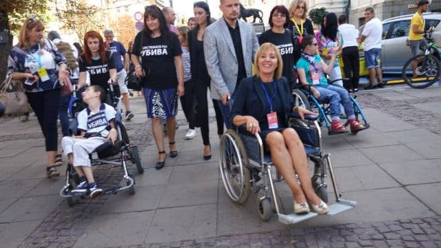 МаяМа удари дъното, изкопа го и продължи да дълбае