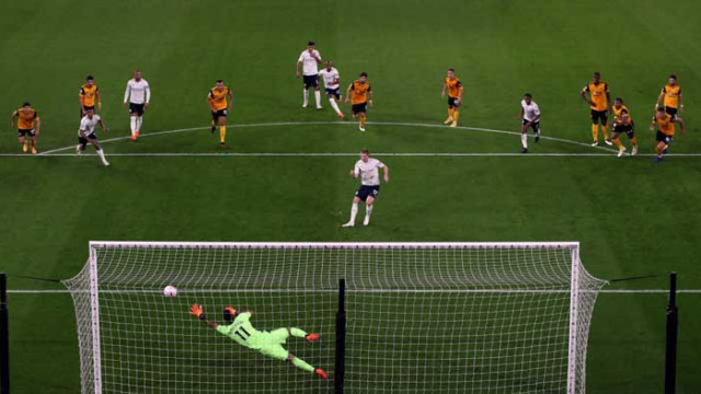 Сити тръгнаха с успех при визитата на Уулвс