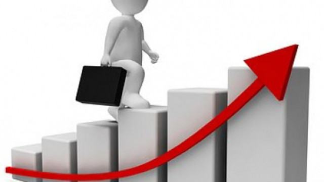 Младежи учат чрез уебинари за фрийланс във Варна