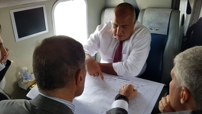 Борисов инспектира от хеликоптер строежа по трасето на „Балкански поток“