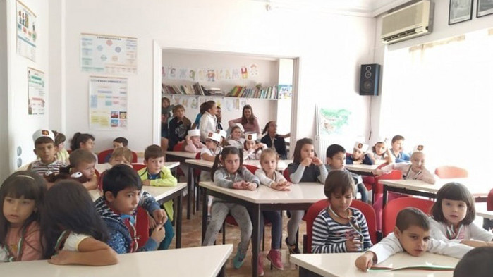 Българските неделни училища в чужбина също ще обучават в електронна среда