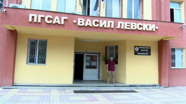 Трима учители от Благоевград с COVID-19, девет паралелки учат дистанционно