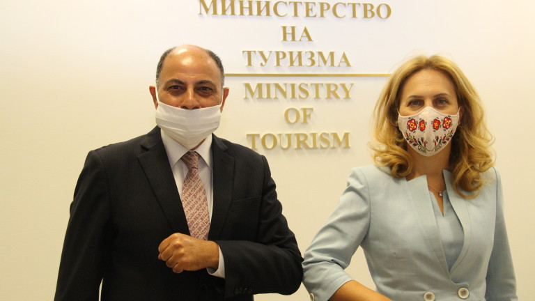 Марияна Николова умува как да привлече египетски туристи у нас