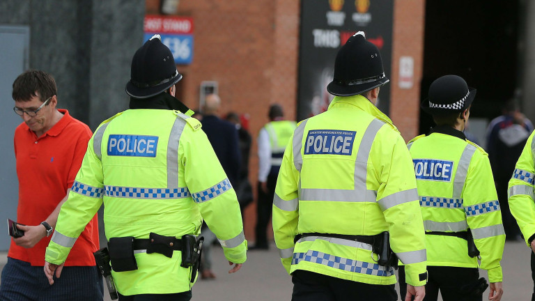 11 полицаи ранени при нападение с киселина в Лондон