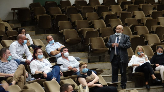 Общинските дружества да представят план за излизане от кризата, решиха днес съветниците във Варна