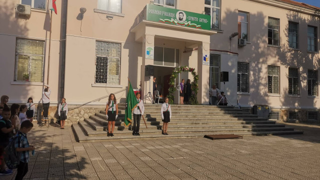 След масово тестване на учители и персонал, няма положтелни проби в ОУ"Христо Ботев" във Варна