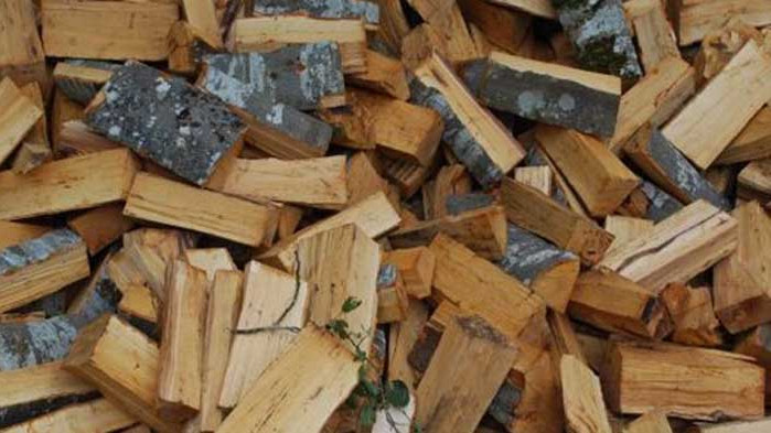 Цената на кубик дърва във Варна удари 100 лева