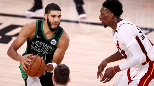 Бостън оцеля в серията с Маями след силна трета част