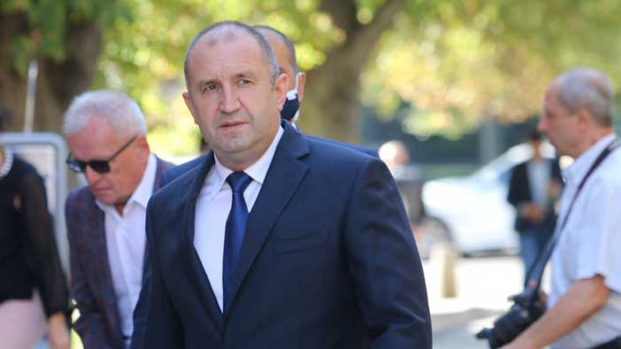 Радев няма да започва политически проект
