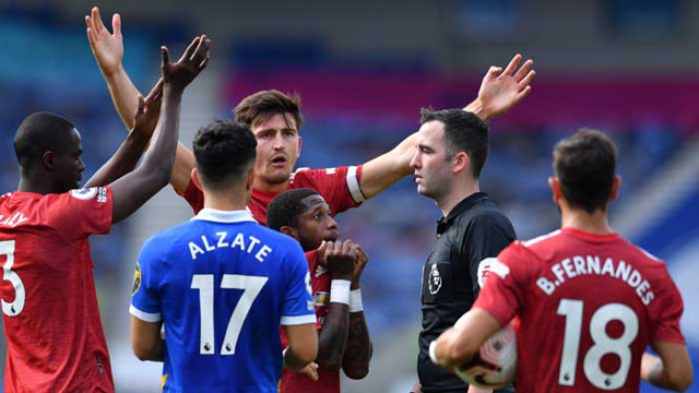 Манчестър Юнайтед измъкна трите точки от Брайтън с помощта на ВАР и гредите