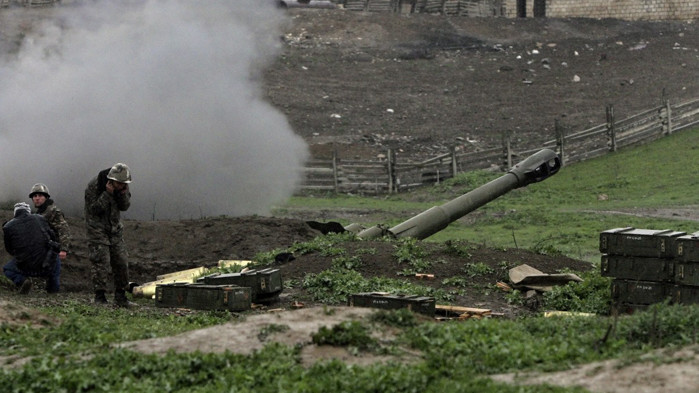 Военно положение в Армения, конфликтът в Нагорни Карабах ескалира