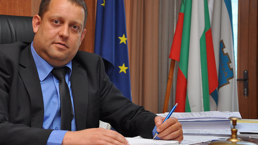 С 30 гласа "против" местния парламент отхвърли искането за оставка на Тодор Балабанов