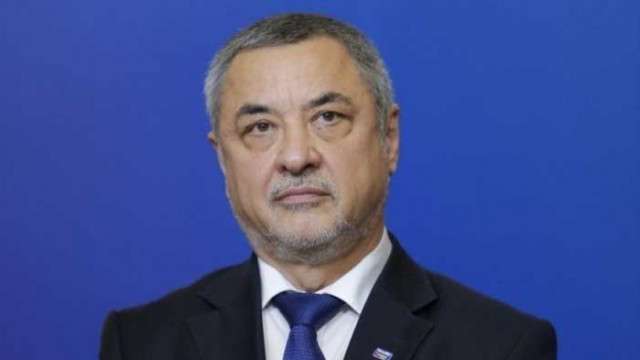 Валери Симеонов за протестите: Хвърлят яйца, защото нямат калашници
