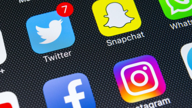 Facebook сля чатовете на Меssenger и Instagram