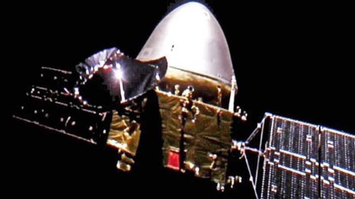 Китайската сонда "Тянвън-1" направи първото си селфи на път за Марс
