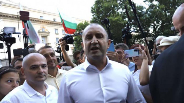 Ива Николова: Ето как Румен Радев погази Закона за висшето образование
