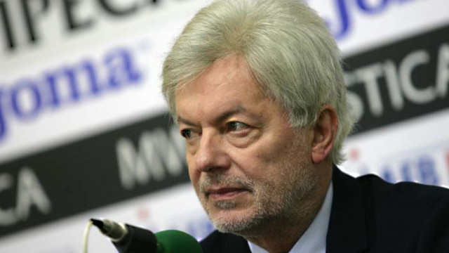 Нападнаха и пребиха Валентин Михов в София