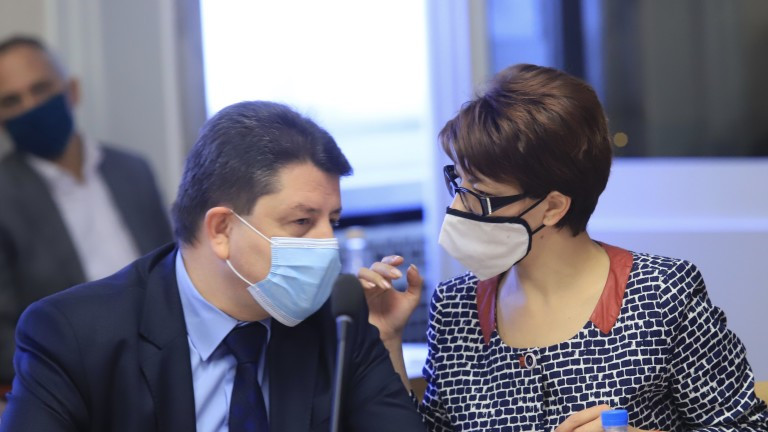 Десислава Атанасова оглави комисията за Конституцията
