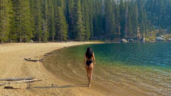 Новите секси снимки на Никол Шерцингер