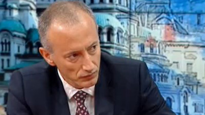 Вълчев: Заразените с COVID-19 ученици и деца са 100, учителите - 99