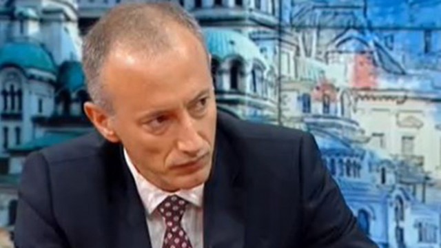 Вълчев: Заразените с COVID-19 ученици и деца са 100, учителите - 99