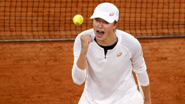 Швьонтек отвя Халеп за място на четвъртфиналите в Париж