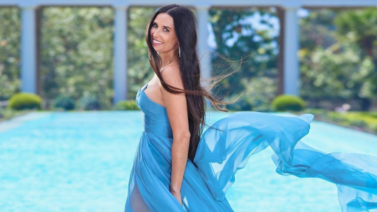 Деми Мур и секси визията ѝ на представянето на новата колекция бельо на Риана