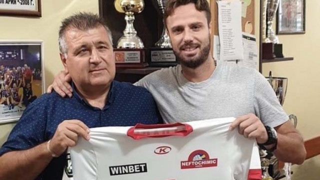 Теодор Салпаров се завърна в Нефтохимик 2010