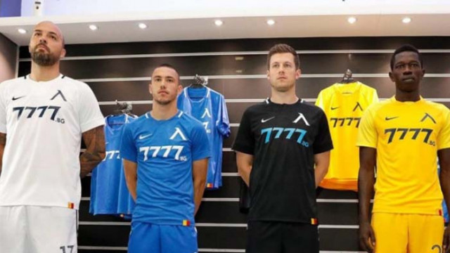 Левски със спонсор на екипите срещу Славия