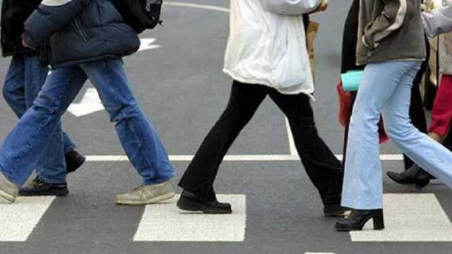 Блъснат пешеходец на бул. "Република" във Варна, водачът е неизвестен