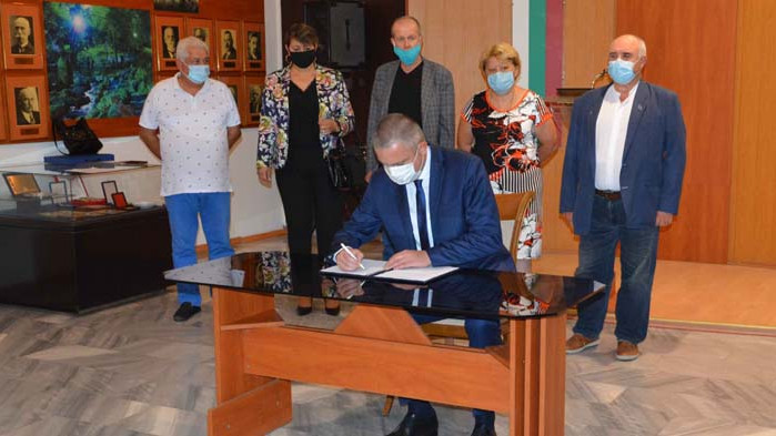 Дават допълнително дни отпуск за учителите в Община Варна