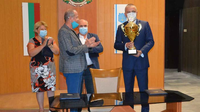 Дават допълнително дни отпуск за учителите в Община Варна