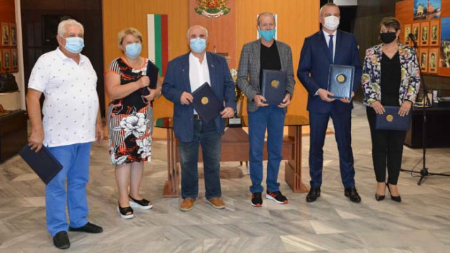 Дават допълнително дни отпуск за учителите в Община Варна