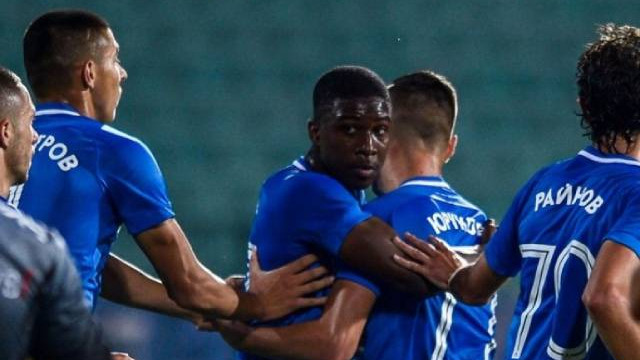 Агенти търсят отбори на изток за Робърта и Паулиньо