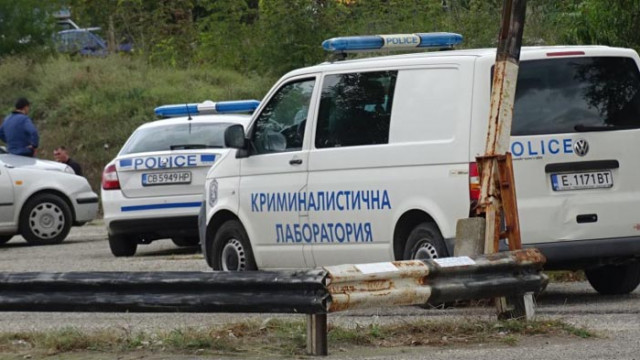 Край Благоевград: Патрулки и криминалистична лаборатория обградиха автомобил