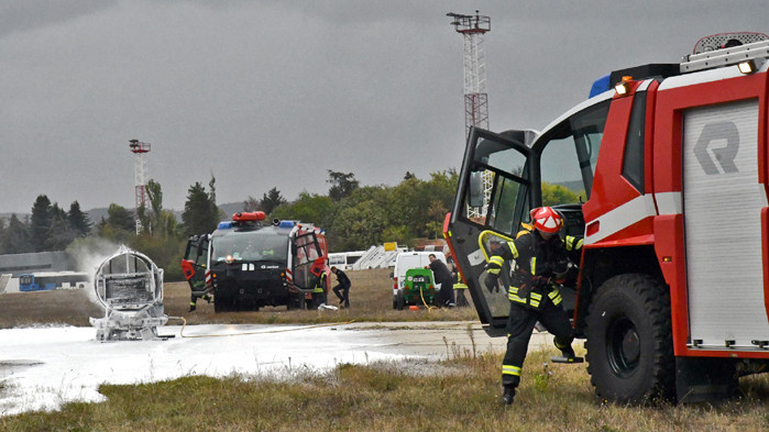 Аварийно-спасителна тренировка се проведе на летище Варна