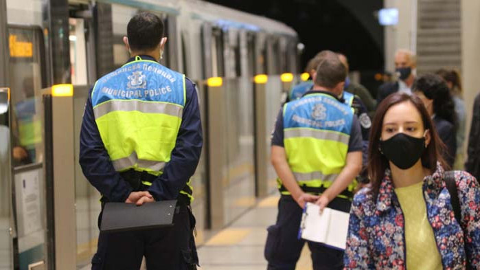 Акция в метрото: Носят ли пътниците предпазни маски
