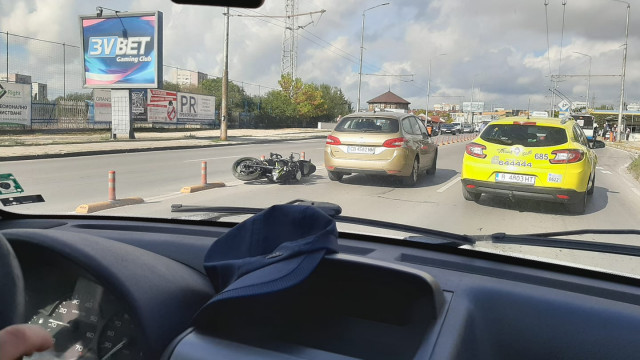 Пешеходец е с опасност за живота след като бе блъснат от мотоциклет във Варна