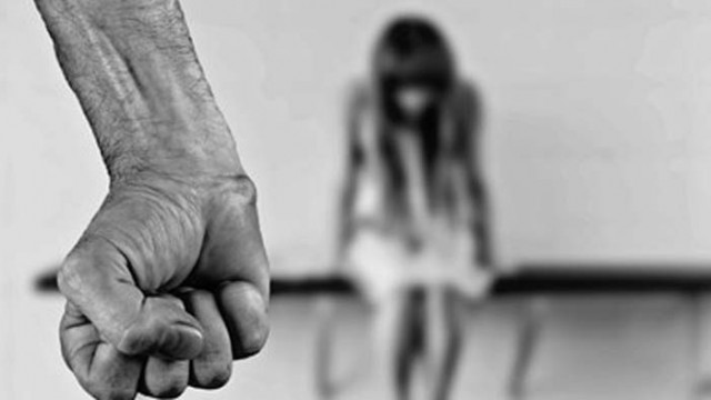 2 години затвор за насилник, удрял с брадва и рязал с трион жена