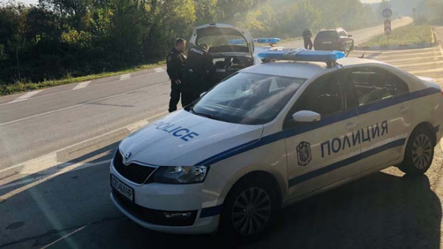 19-годишен от Долни Чифлик откраднал два автомобила