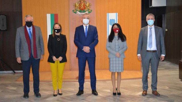 Кметът Иван Портних се срещна с представители на Microsoft България