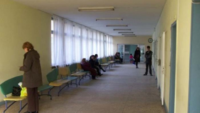 Джипитата във Варна искат разделяне на потоците от пациенти пред кабинетите им