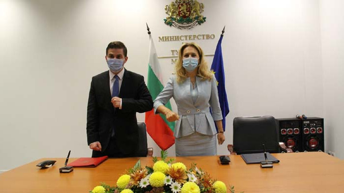 Николова подписа меморандум за сътрудничество в туризма с албанския министър Гент Цакай