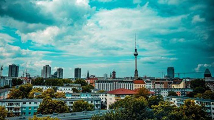 Съд отмени наложените ограничения на работното време на баровете в Берлин