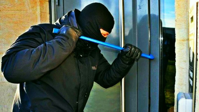 Полицията задържа мъж за кражба от хранителен магазин във Варна