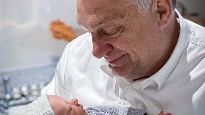 Виктор Орбан се похвали във Фейсбук с раждането на поредното си внуче