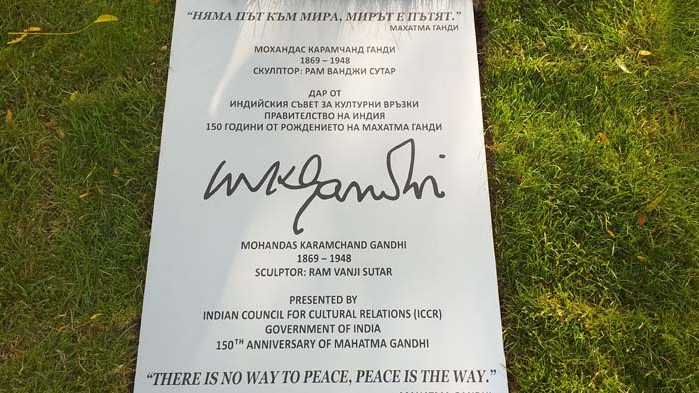 Във Варна откриха паметник на Махатма Ганди